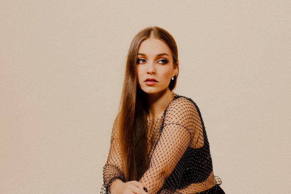 DIY : Transformez et Personnalisez vos Vêtements Féminins à Votre Goût